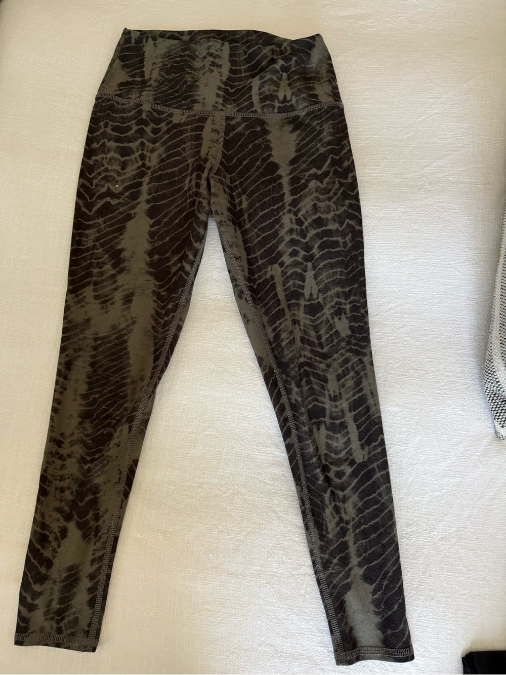 High-Rise Printed Leggings - Olive/Black